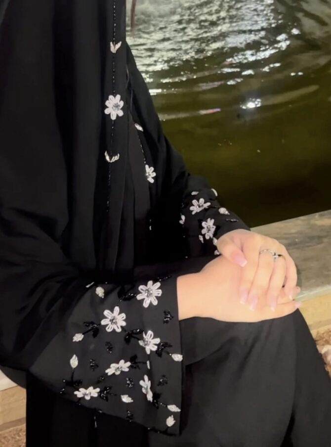Rosy elegance warda